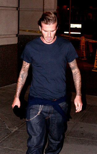  David Beckham Leaves Lucca Restaurant (May 27)