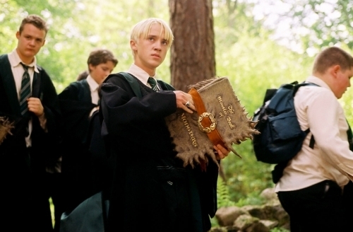  Draco Malfoy with mga kaibigan