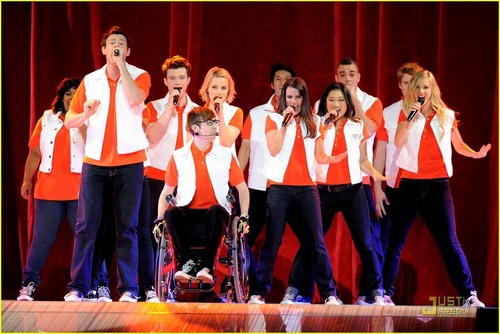 Glee Tour Hits Los Angeles!
