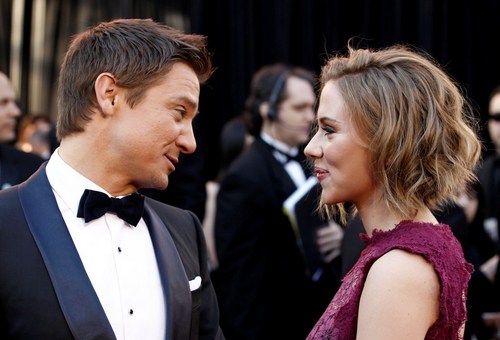  Jeremy and Scarlett Johansson at the 2011 Oscars
