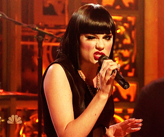  Jessie Performing Live