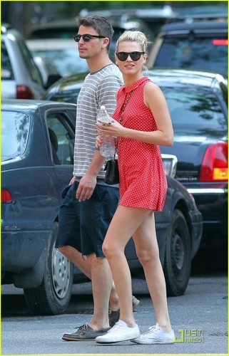  Josh Hartnett: Out and About with Sophia Lie!