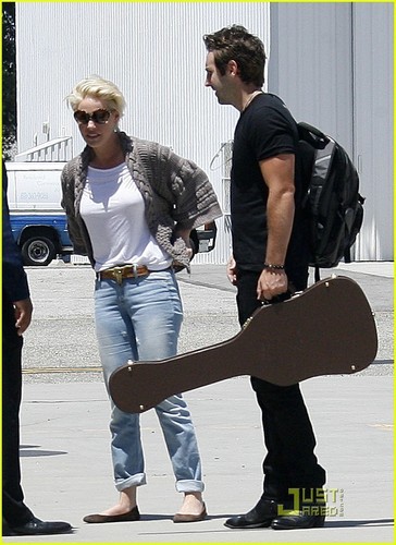  Katherine Heigl: Private Plane with Naleigh!