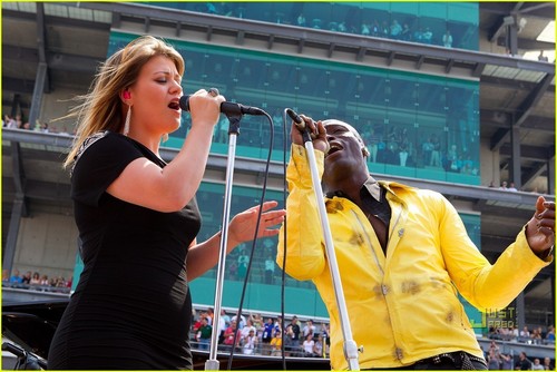  Kelly Clarkson: National Anthem at Indy 500!