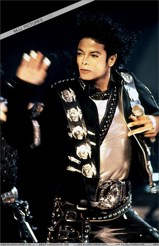  MJ's Bad Tour Pictures =]