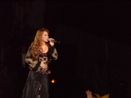  Miley - Gypsy ハート, 心 Tour (2011) - On Stage - Mexico City, Mexico - 26th May 2011