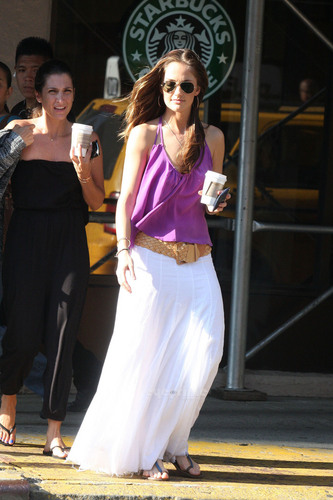  Minka Kelly is seen leaving a 星巴克 in New York, May 28