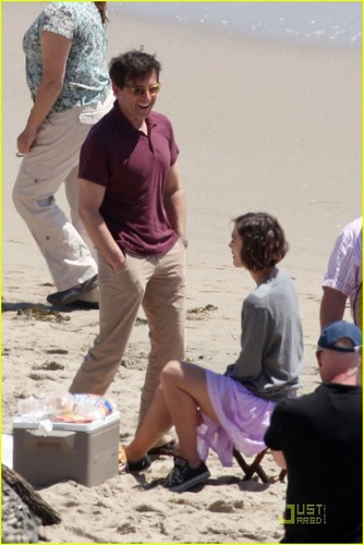  Weiter »Keira Knightley: Laughing on Set with Steve Carell!