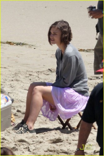  volgende »Keira Knightley: Laughing on Set with Steve Carell!
