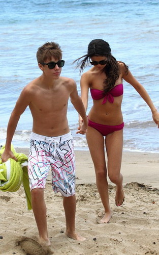  SELENA AND JUSTIN: l’amour IN HAWAII