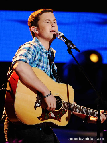  Scotty sings "Are tu Gonna kiss Me o Not" por Thompson Square in the parte superior, arriba 3