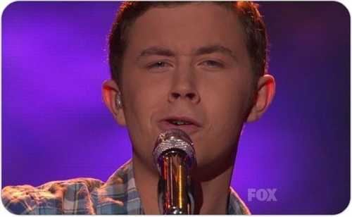  Scotty sings "Are You Gonna kiss Me Or Not" por Thompson Square in the topo, início 3