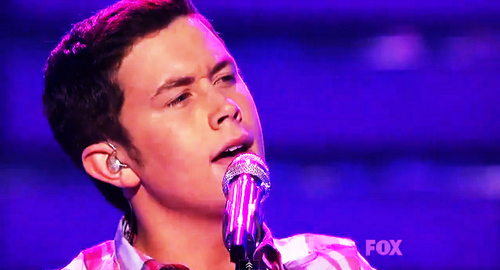  Scotty sings "Check Yes ou No" par George Strait in the finale