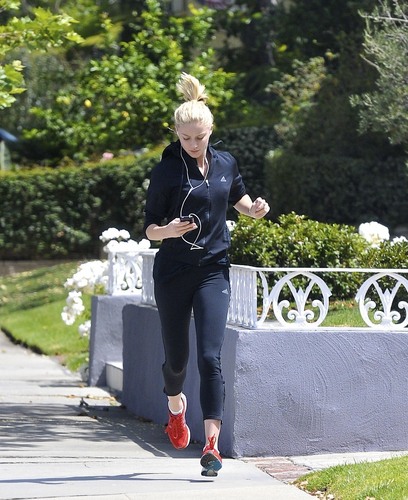  Amber Heard out for a Jog in Hollywood, June 1st.