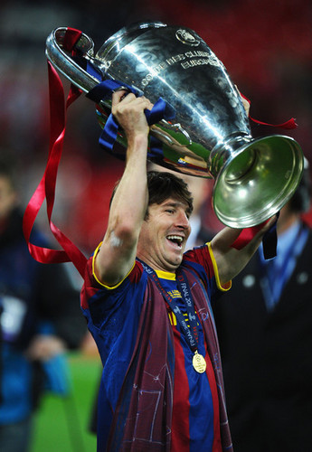  Barcelona Return প্রথমপাতা ভিক্টোরিয়াস With Champions League Trophy (Lionel Messi)