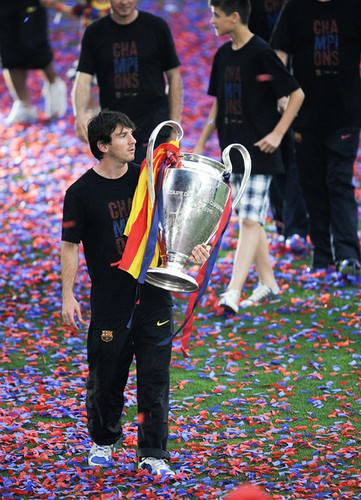  Barcelona Return tahanan matagumpay With Champions League Trophy (Lionel Messi)