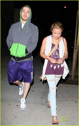  Emily Osment: makan malam tanggal with Mike Posner!