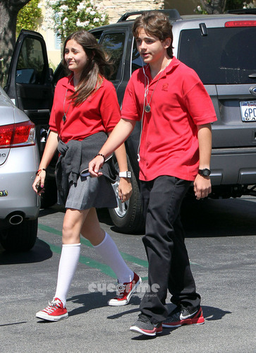  HQ-Prince and Paris On Their Way To 表演 Class 5/31/2011
