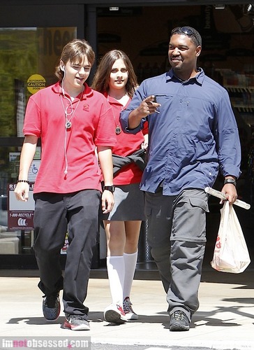  HQ-Prince and Paris On Their Way To recitazione Class 5/31/2011