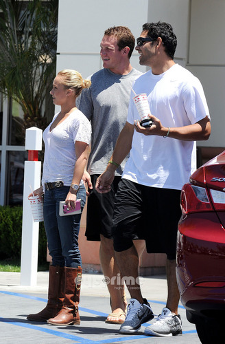  Hayden Panettiere & Boyfriend Mark Sanchez spend Memorial ngày together in L.A, May 30