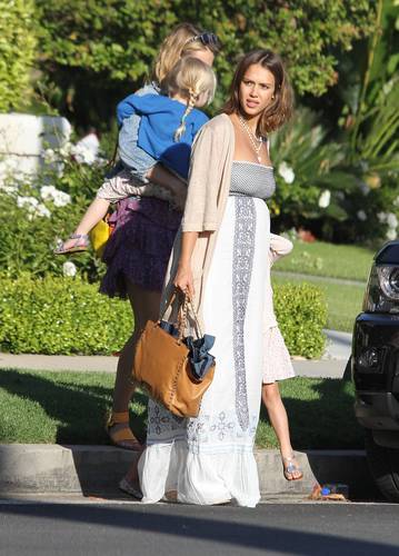  Jessica - Leaving Rachel Zoe's Memorial ngày party in Los Angeles - May 30, 2011