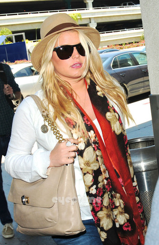  Jessica Simpson departs LAX, May 31