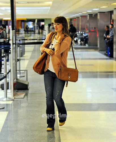  Olivia Wilde departs LAX, May 31