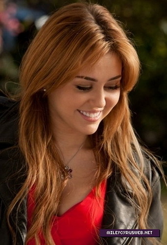 PHOTOS OF MILEY IN SO UNDERCOVER