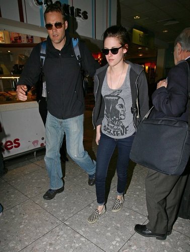  Arriving in Лондон (June 7, 2011)