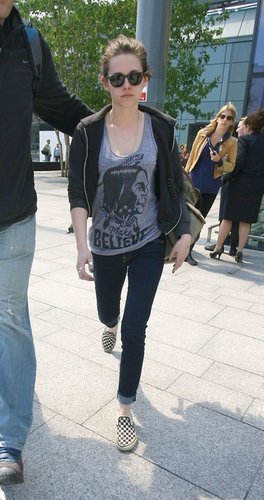  Arriving in 런던 (June 7, 2011)