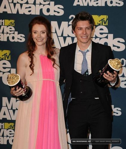  2011 এমটিভি Movie Awards [Press Room] - June 5