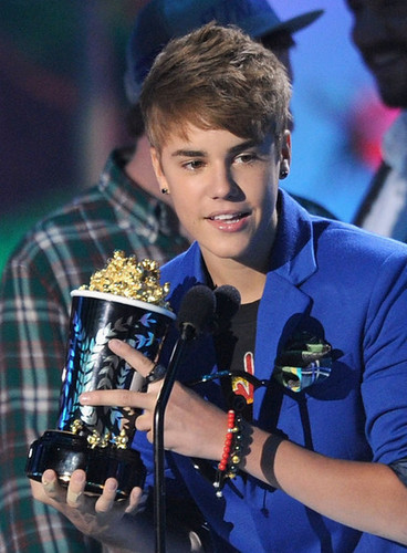  2011 MTV Movie Awards - tunjuk (Justin Bieber)