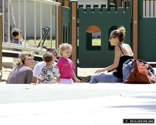  6/4 At the playground with Ellen Pompeo, Joel & kids