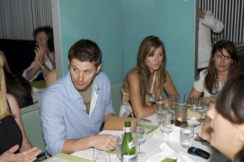  At a avondeten, diner with Jensen in Austrailia