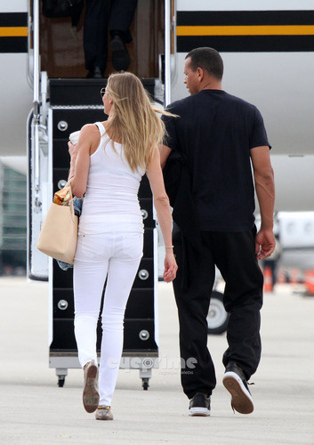  Cameron Diaz & A-Rod spotted out in Miami