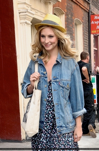  Candice in London