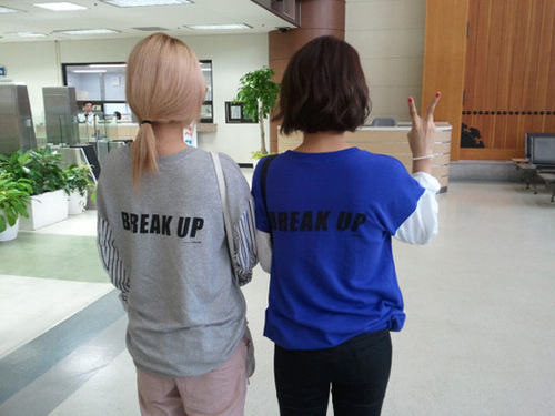  Gayoon & Jiyoon - Couple T-shirt