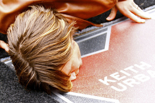  Keith Urban Receiving A stella, star On The Musica City Walk Of Fame