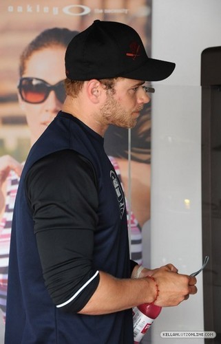  Kellan Lutz at Muscle milch Fitness Retreat