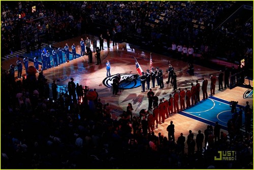 Kelly Clarkson: National Anthem at NBA Finals!