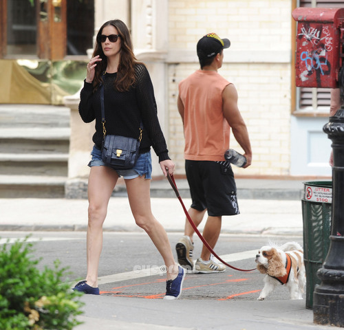  Liv Tyler takes her dog for a walk and shops in NYC, Jun 5