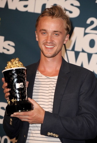  एमटीवी Movie Awards - June 5th, 2011tom win best villian award