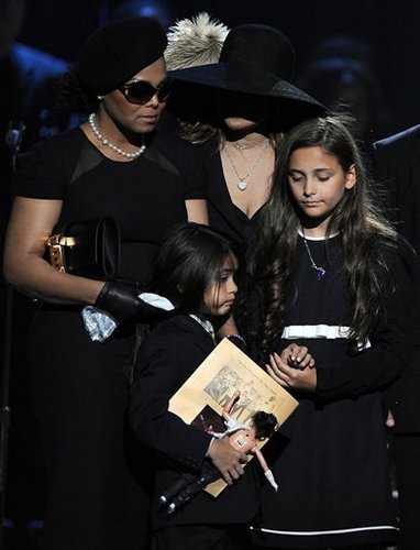  Paris and Blanket in the funeral. Paris holding Blanket's hand. This is so sad :/