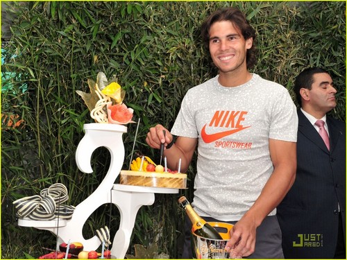  Rafael Nadal: Birthday Bash after French Open Win!