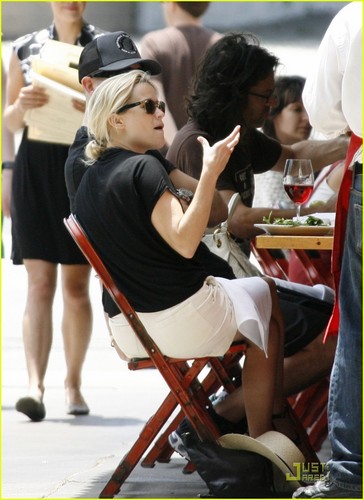 Reese Witherspoon: Sunday bữa ăn, brunch with Jim Toth