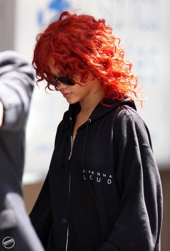  Rihanna - Arriving to Toronto, Canada - June 5, 2011