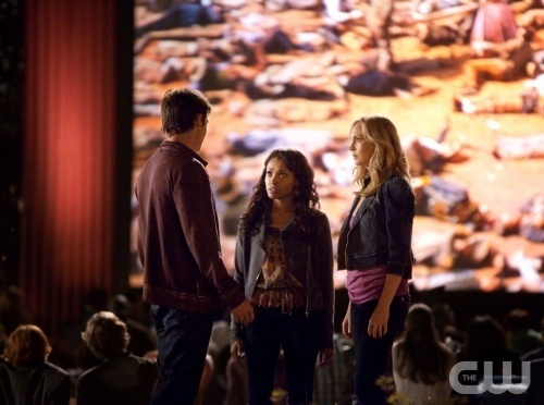  [New still] Candice as Caroline in TVD 2x22: 'As I Lay Dying'!