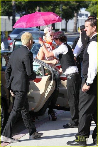  Gwen Stefani: Charity 차 Party at Royal-T!