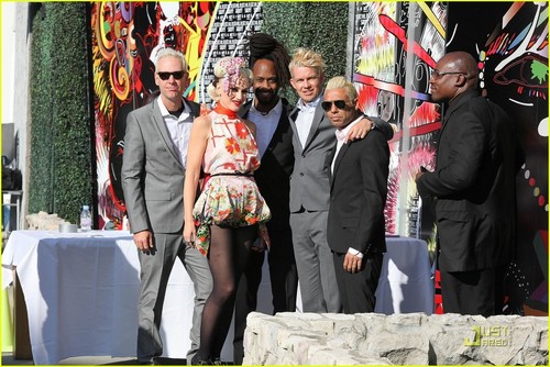  Gwen Stefani: Charity thee Party at Royal-T!