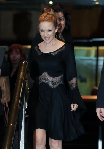  Kylie Minogue - Leaving her hotel 08 06 11